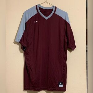 NIKE Dry Fit Shirt Sz XL in burgundy color